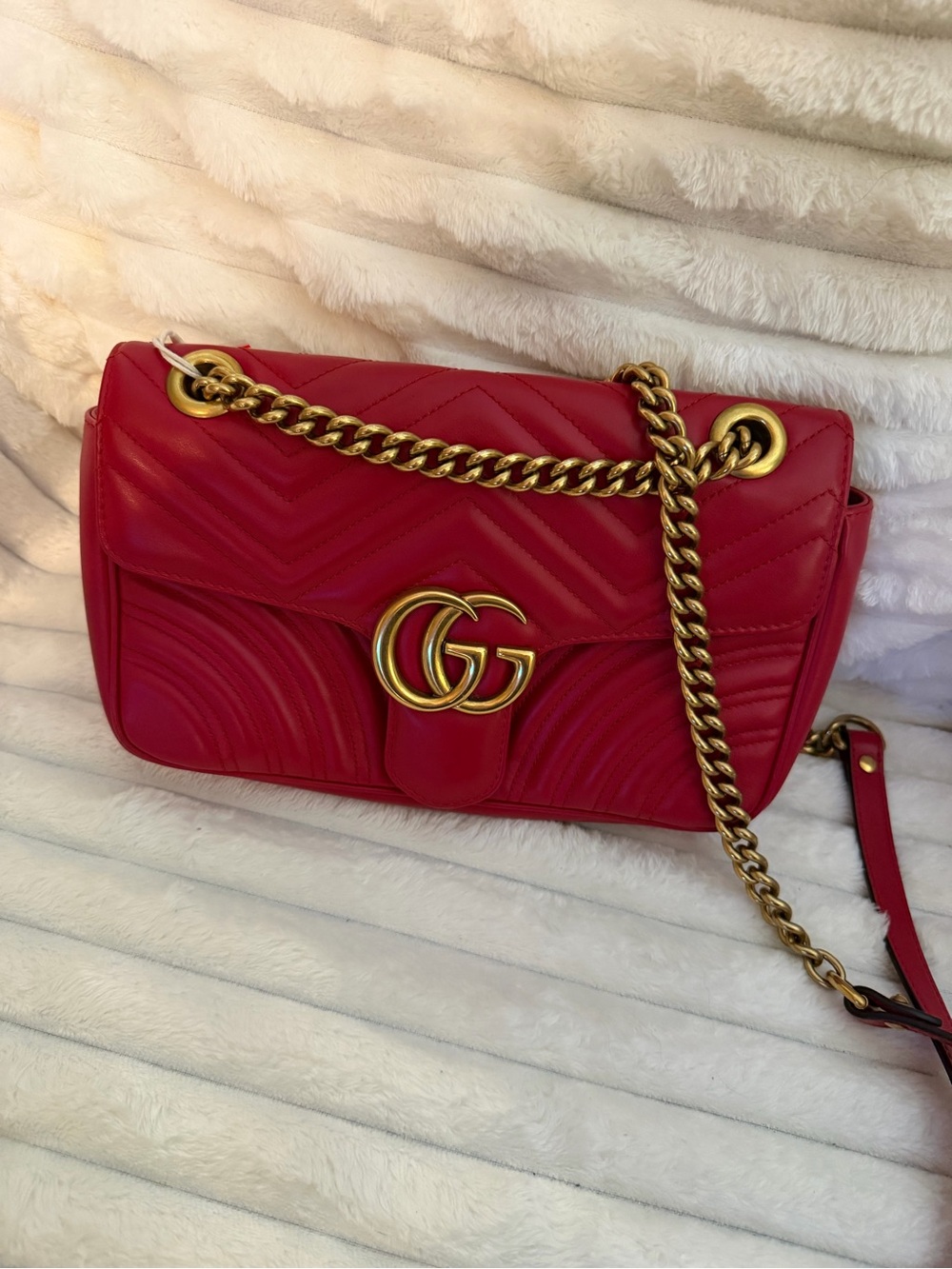 Gucci GG Marmont Matelasse Shoulder Bag in Hibiscus Red